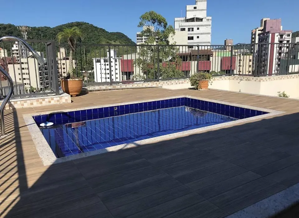 Encantadora Cobertura com piscina privada na praia do Tombo.-1