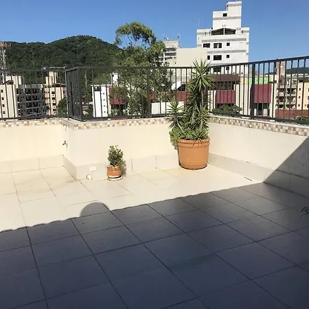 Encantadora Cobertura com piscina privada na praia do Tombo.-3
